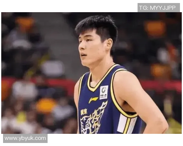 广东宏远主场不敌山东英豪,双方球员激烈对抗引发场上冲突 广东宏远主场不敌山东英豪,双方球员激烈对抗引发场上冲突